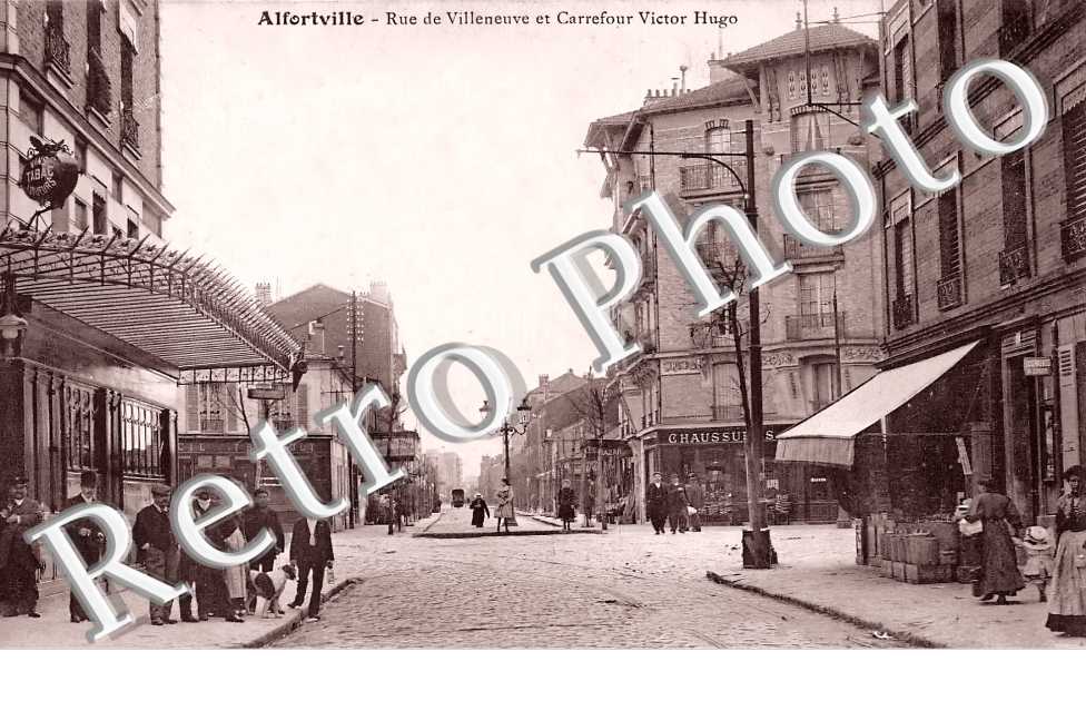 rue de Villeneuve et carrefour Victor Hugo