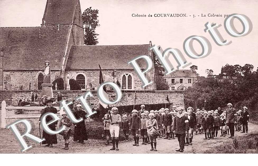 La colonie passe