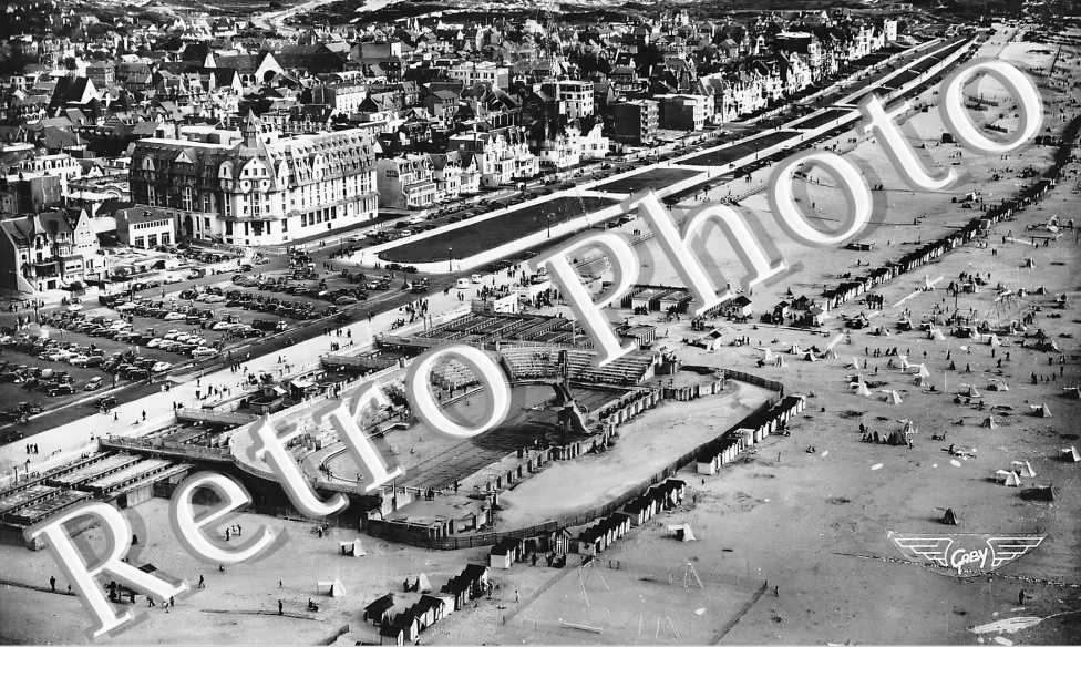 vue aérienne. La piscine marine