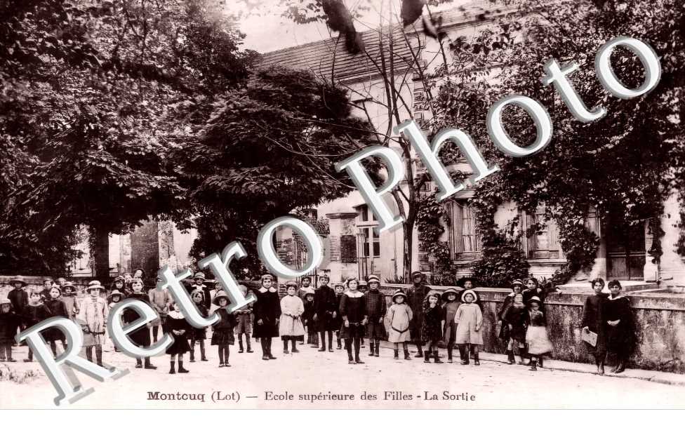 école supérieure des filles. La sortie