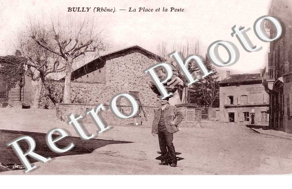 la place et la poste