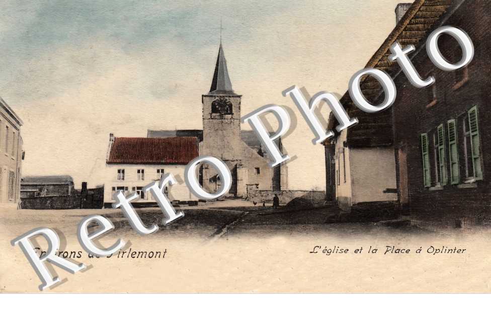 l'église et la place à Oplinter