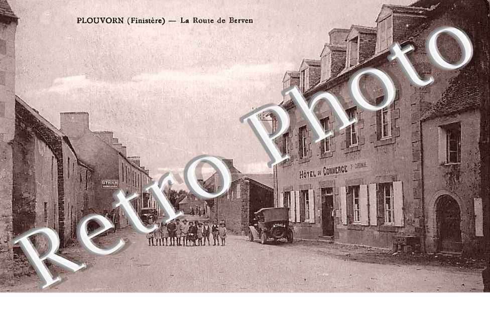 la route de Berven. Hôtel du commerce