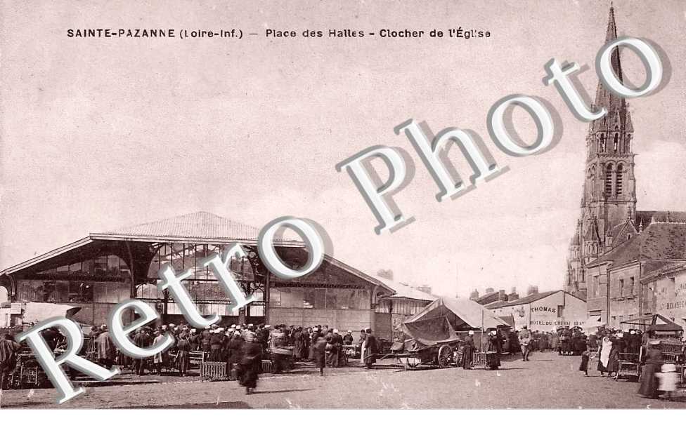 place des Halles. Clocher de l'église