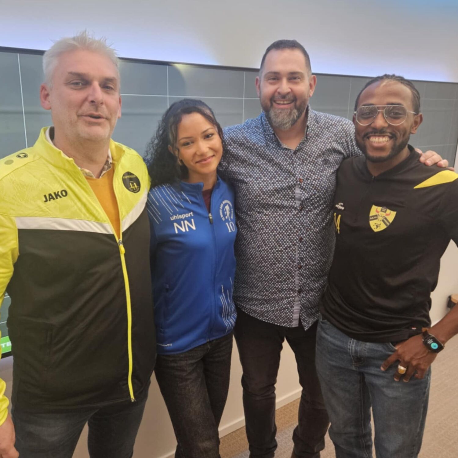 "Gazette Foot", épisode 102: Patrick D'Haene (Erpion), Alexandre De Brauwer (Gozée) et Noemie Notte (Mont-sur-Marchienne-Collège Dames) "Gazette Foot", épisode 102: Patrick D'Haene (Erpion), Alexandre De Brauwer (Gozée) et Noemie Notte (Mont-sur-Marchienne-Collège Dames)