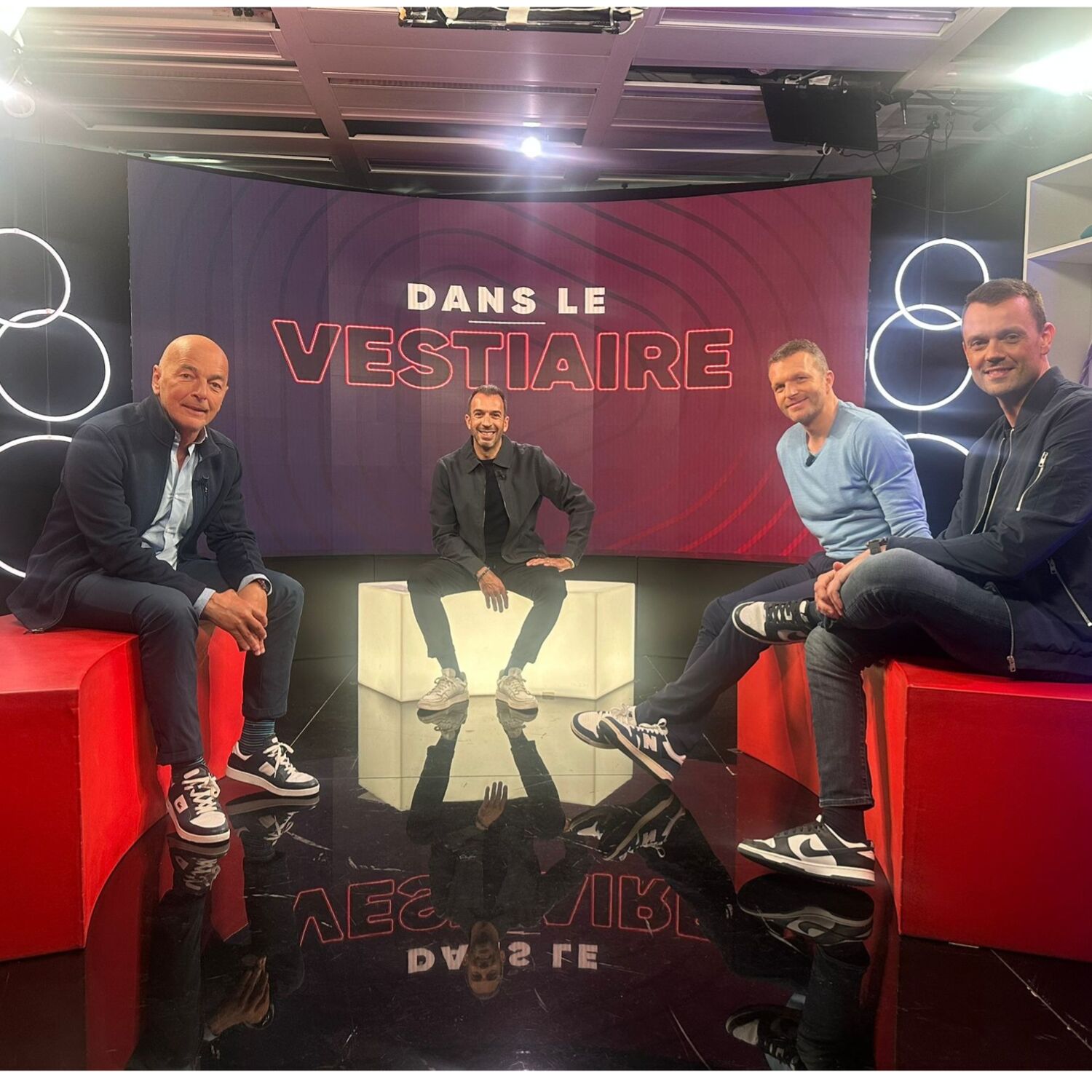 "Pour porter les sacs", "Sur une jambe" : les Diables Rouges sont en pleine angoisse au sujet de Romelu Lukaku episode artwork