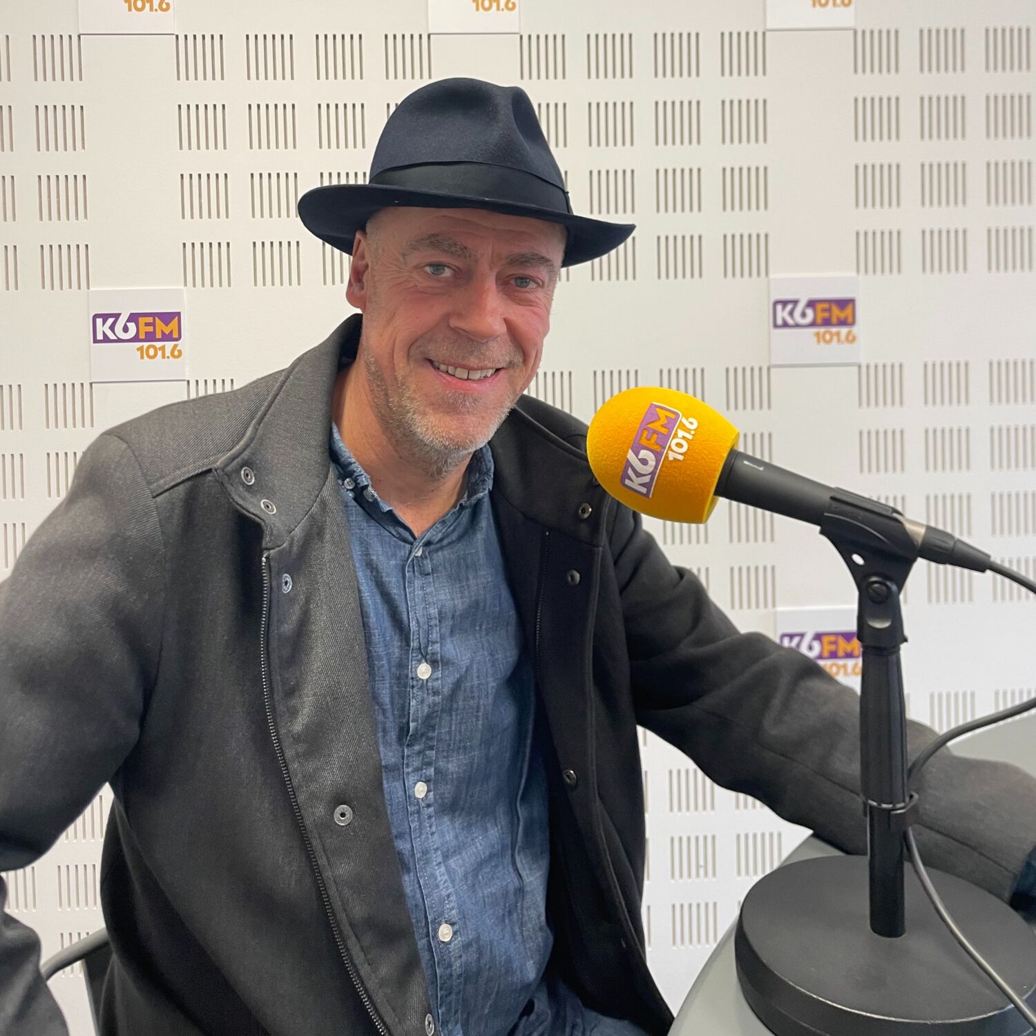 "Je suis un tout jeune artiste de 59 ans" : découvrez l'interview...