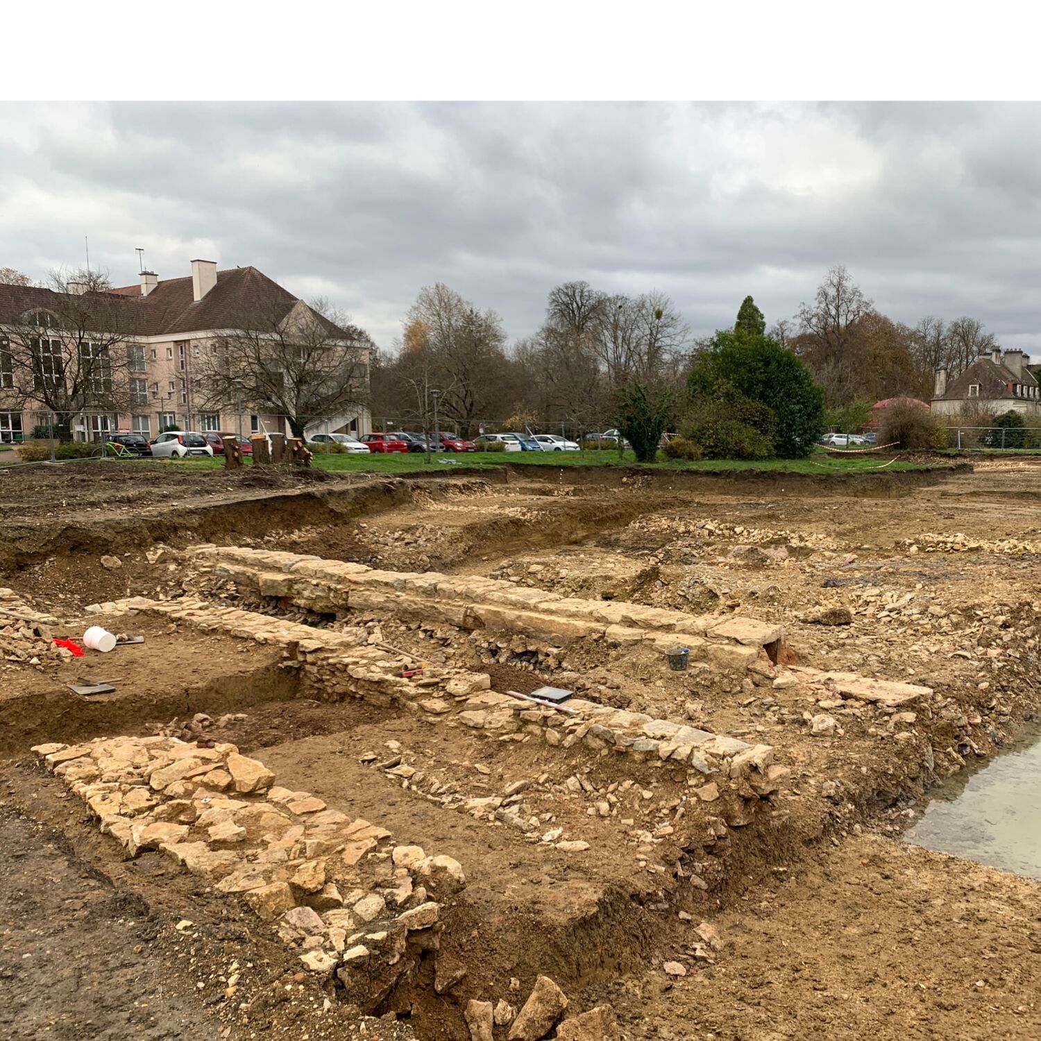 Des fouilles archéologiques ont eu lieu au centre hospitalier la Chartreuse
