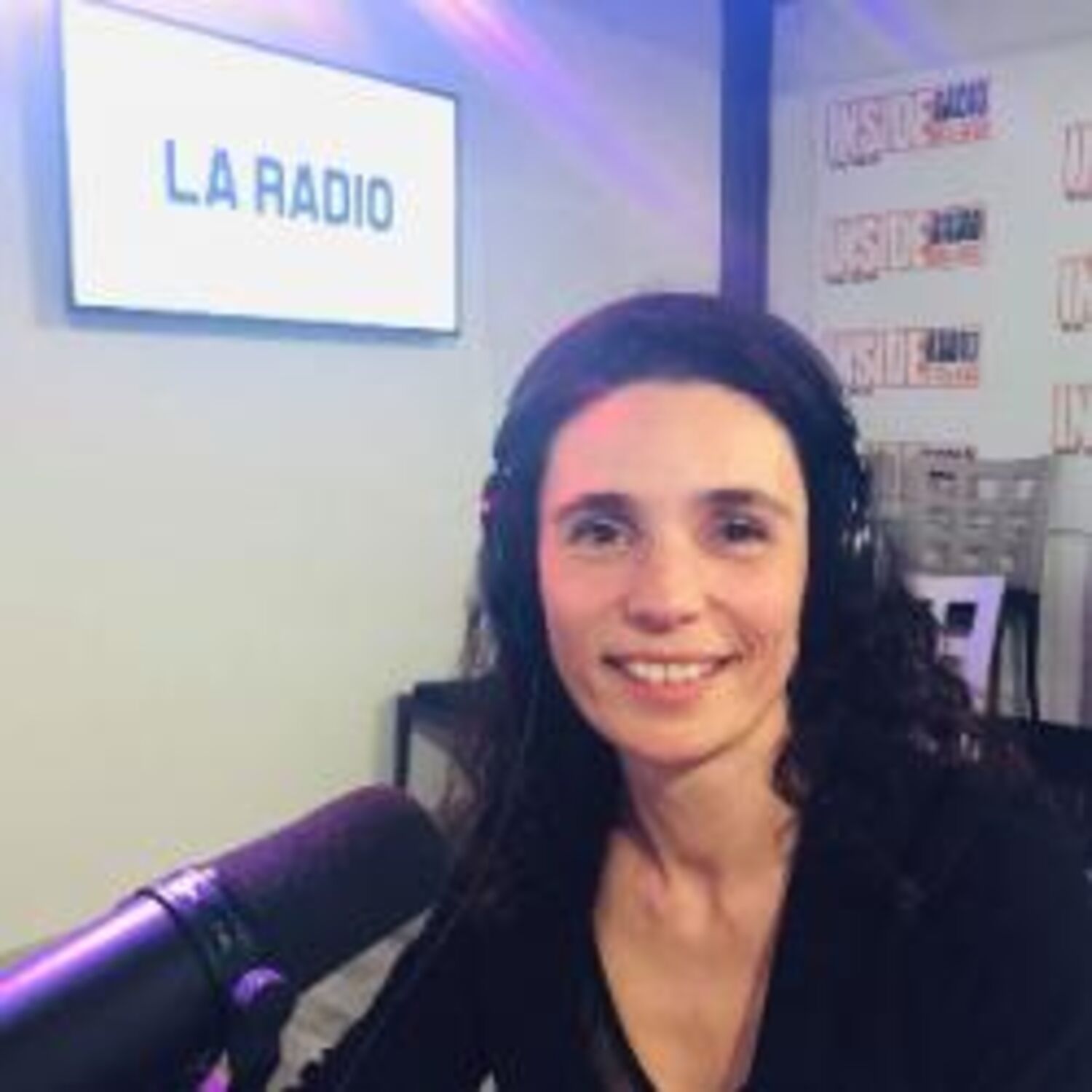 INTERVIEW de Béatrice Reizabal, du Centre Beauty Experts à Pau et Lescar, dans les studios de episode artwork