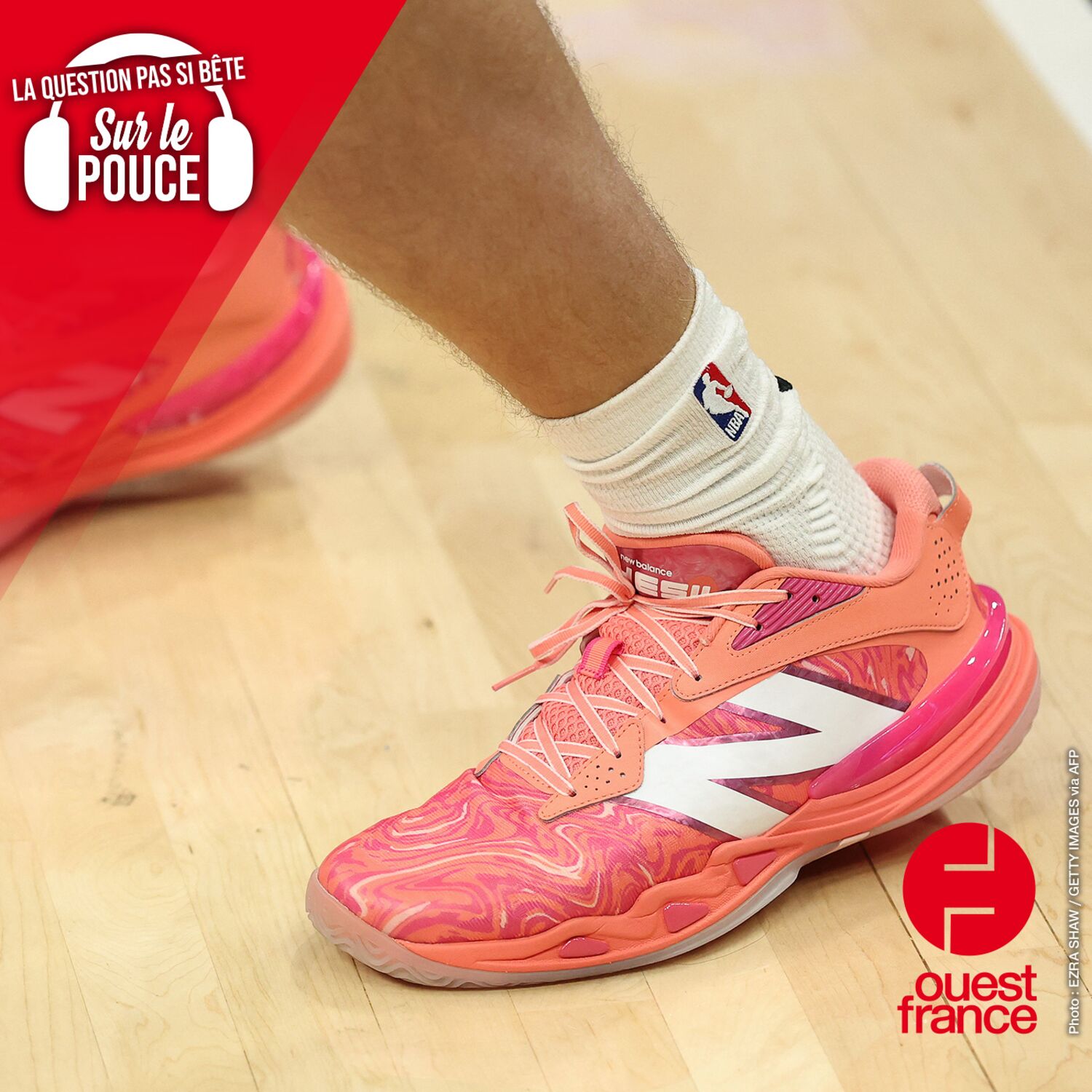 Pourquoi les baskets cristent-elles sur le parquet ?