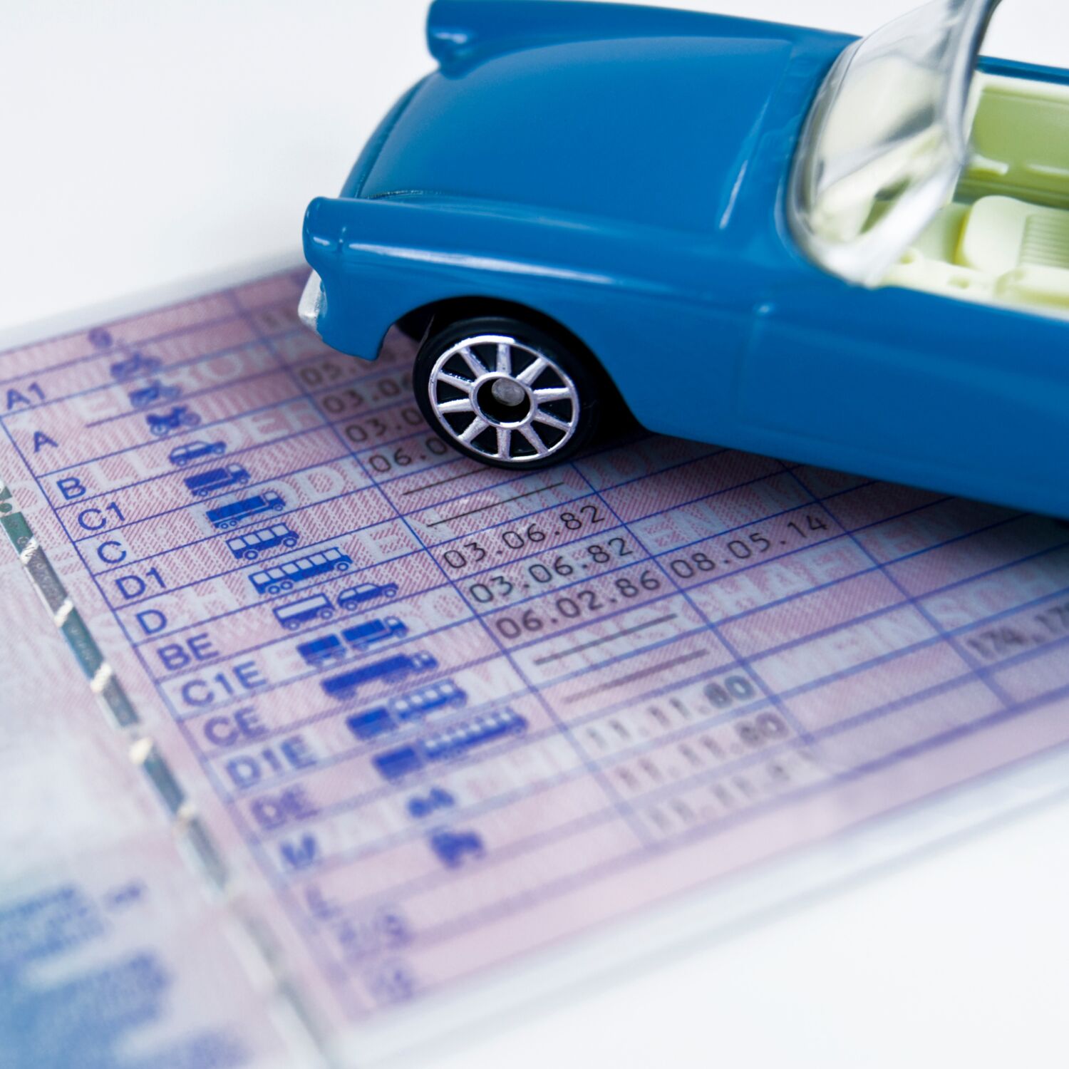 Новите правила на Европейския съюз за шофьорските книжки – нека дадем път на живота Новите правила на Европейския съюз за шофьорските книжки – нека дадем път на живота