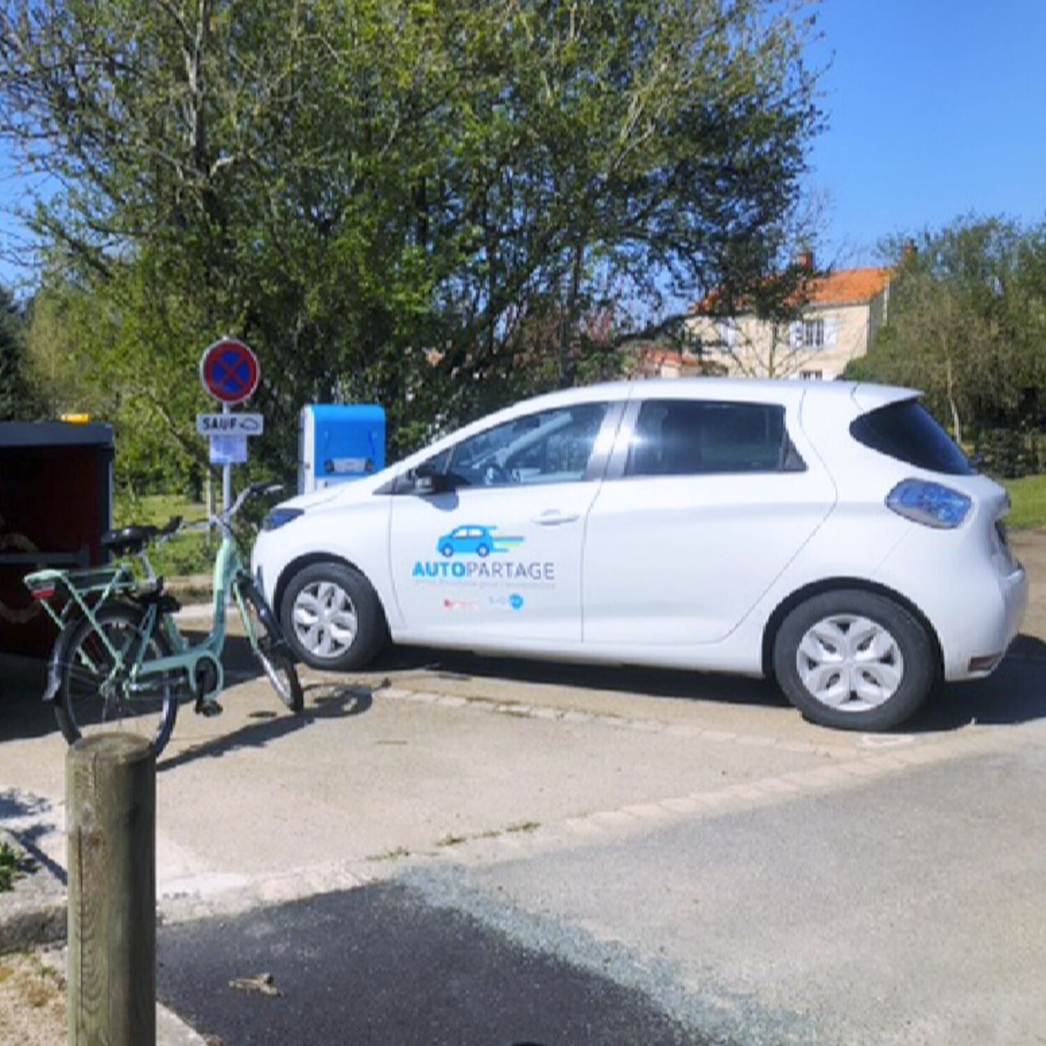Une première en Vendée - La petite commune du Tablier se dote d'un véhicule électrique et d'un vélo 