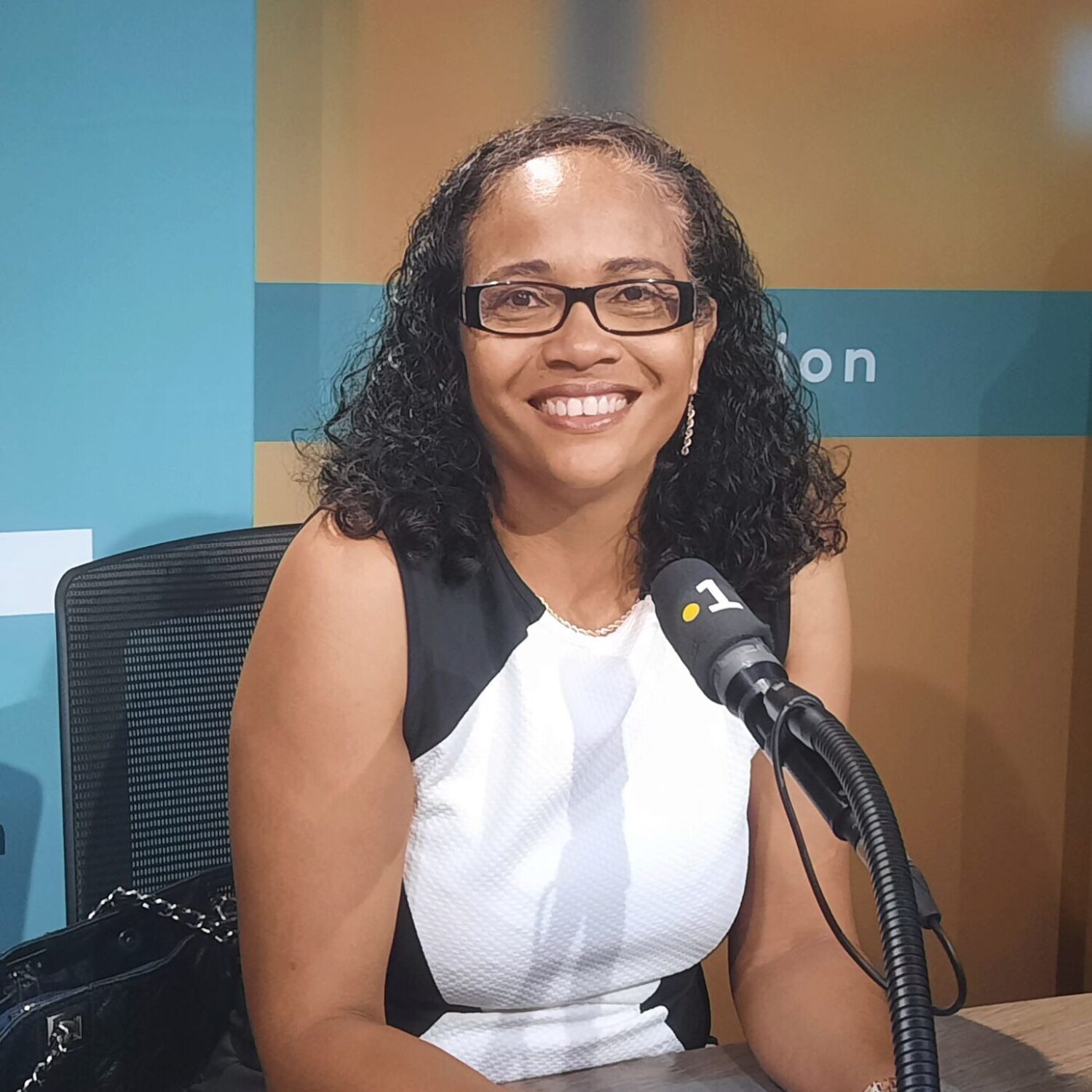 Linda Poudroux, co-référente de l’association Anticor 974 episode artwork