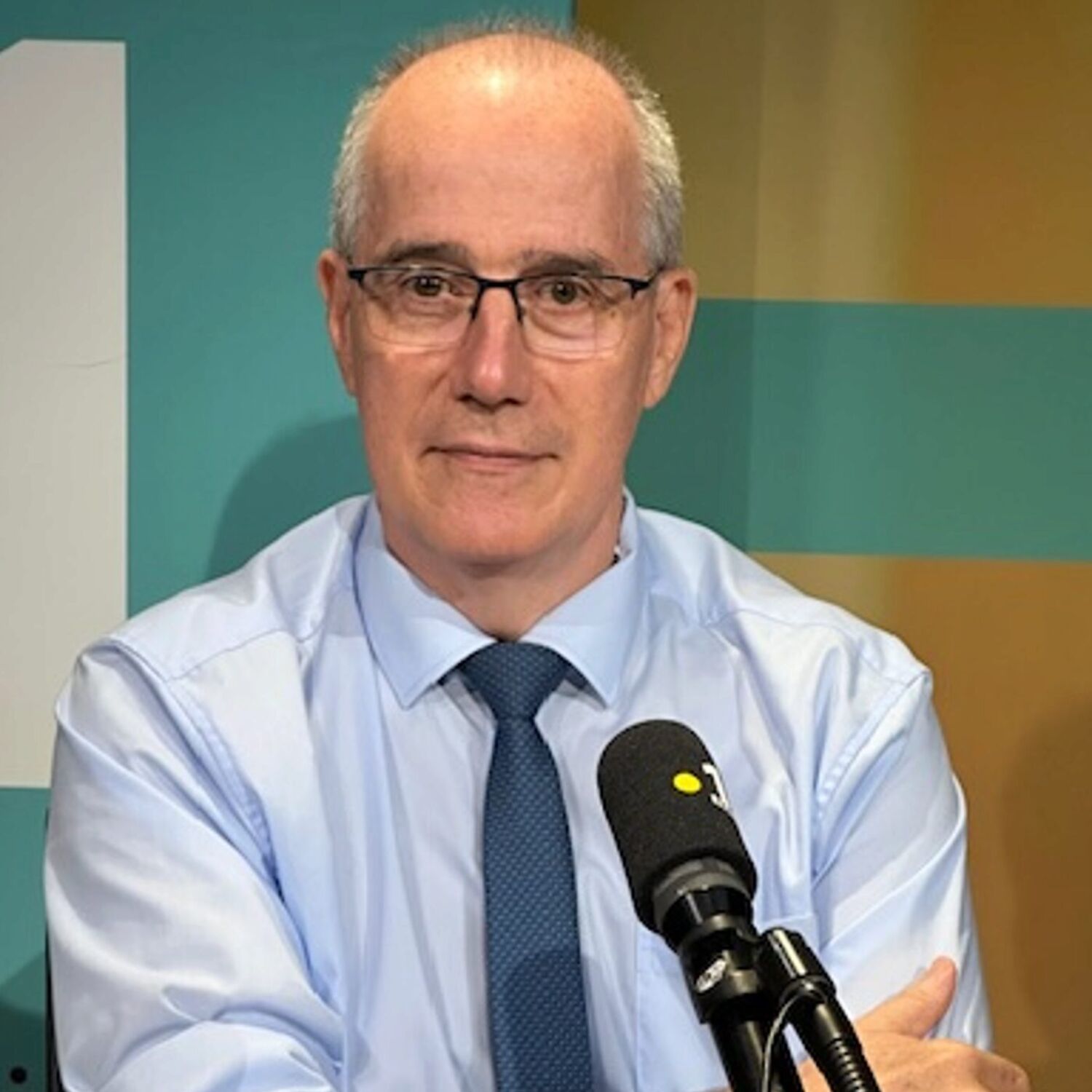 Willy Cail, directeur du CSR et Philippe Malizard, sous-Préfet de St Paul episode artwork