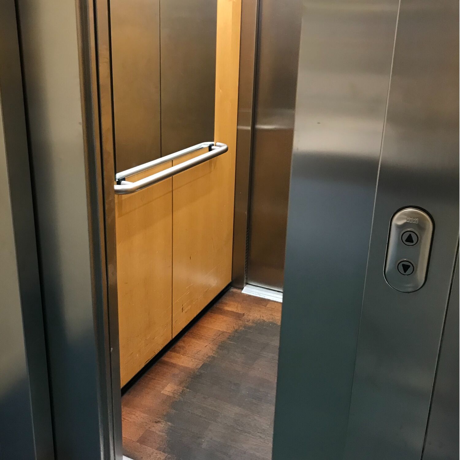 A quoi servent les miroirs dans les ascenseurs ?