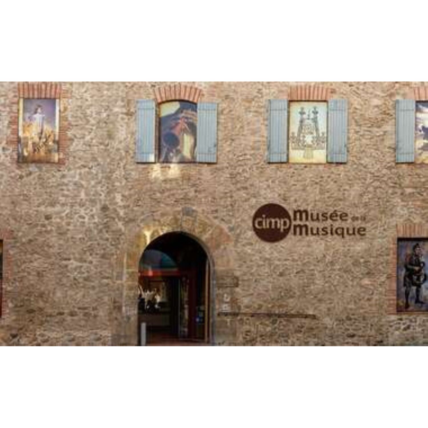 La balade du jour sur 100% radio à Céret au musée des instruments de musique