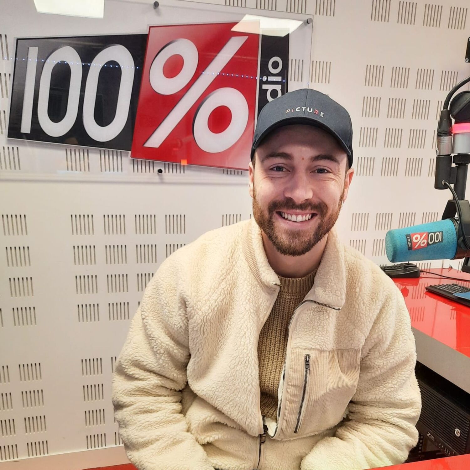 Le 31 décembre au café théâtre les 3T- Charles Pey sur 100%