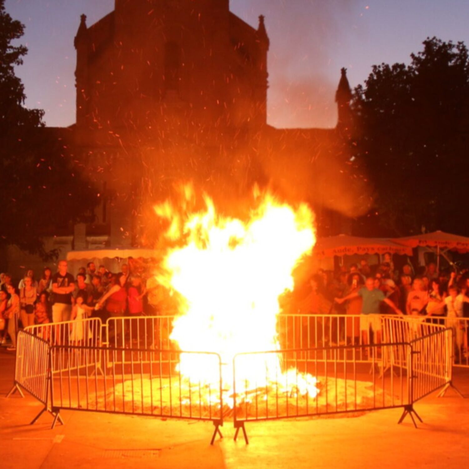 Podcast de l'émission 100% chez vous avec le Feu de la St Jean à...