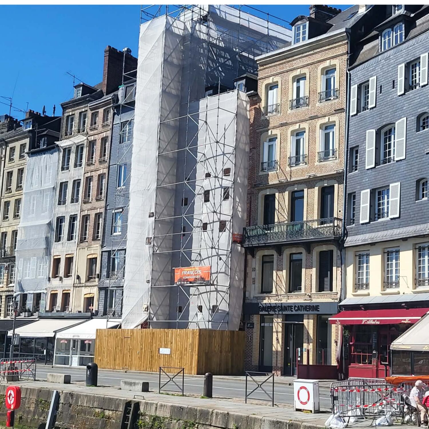 Des immeubles menacent de s’effondrer à Honfleur : des commerçants impactés episode artwork