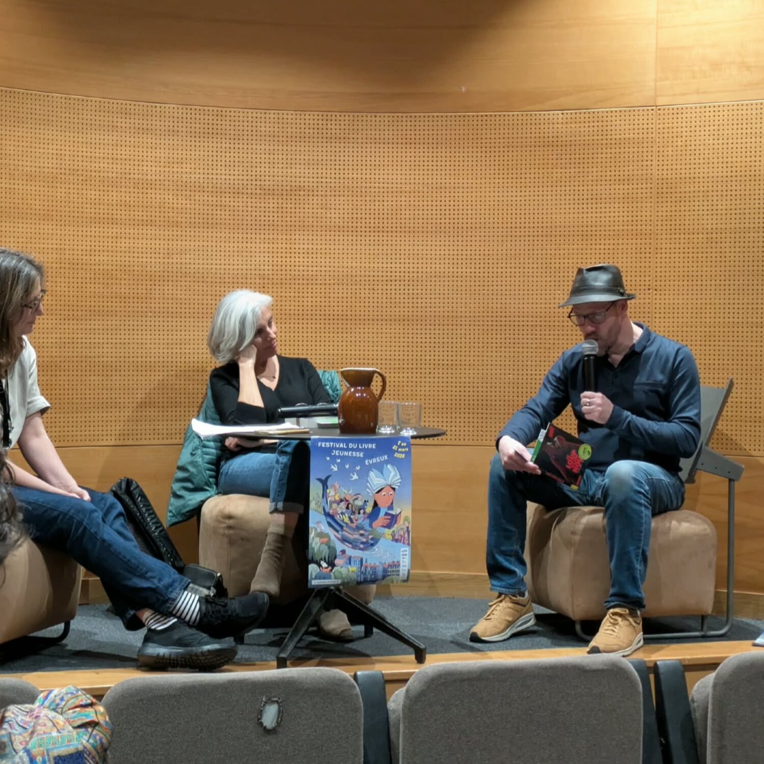 Salon du livre jeunesse d'Évreux : deux auteurs rencontrent le public episode artwork