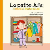 La petite Julie s'habille toute seule