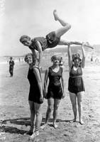 Carnet ligné Groupe de girls, Deauville, 1919