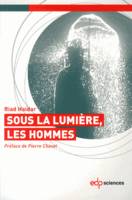 Sous la lumière, les hommes