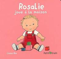 ROSALIE JOUE A LA MAISON