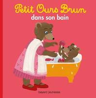 Petit Ours Brun dans son  bain