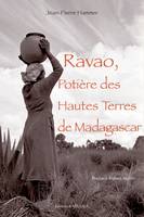 À Madagascar, Ravao, potière des Hautes Terres