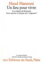 Un lieu pour vivre, les enfants de Bonneuil, leurs parents et l'équipe des soignants