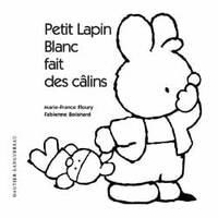 Petit lapin blanc fait des câlins