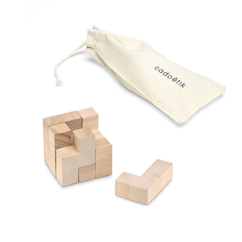 Puzzle en bois dans un sac_1