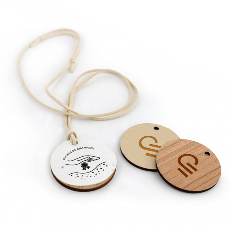 Goodies originaux - Médaille en bois gravée publicitaire avec papier à graines 1