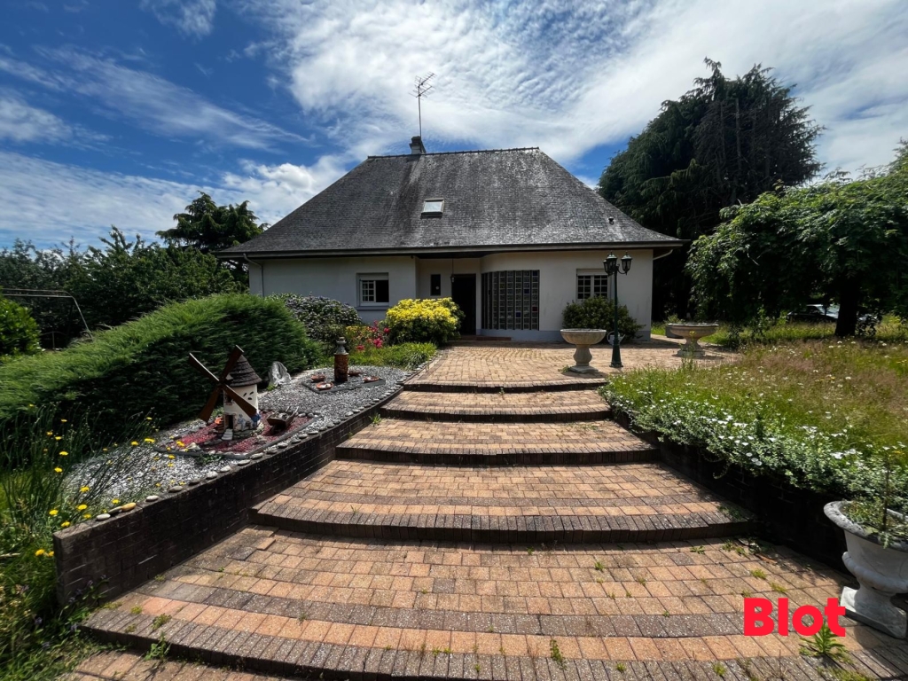 A VENDRE CHEZ BLOT IMMOBILIER - VERN SUR SEICHE - MAISON T7 - 137 m²