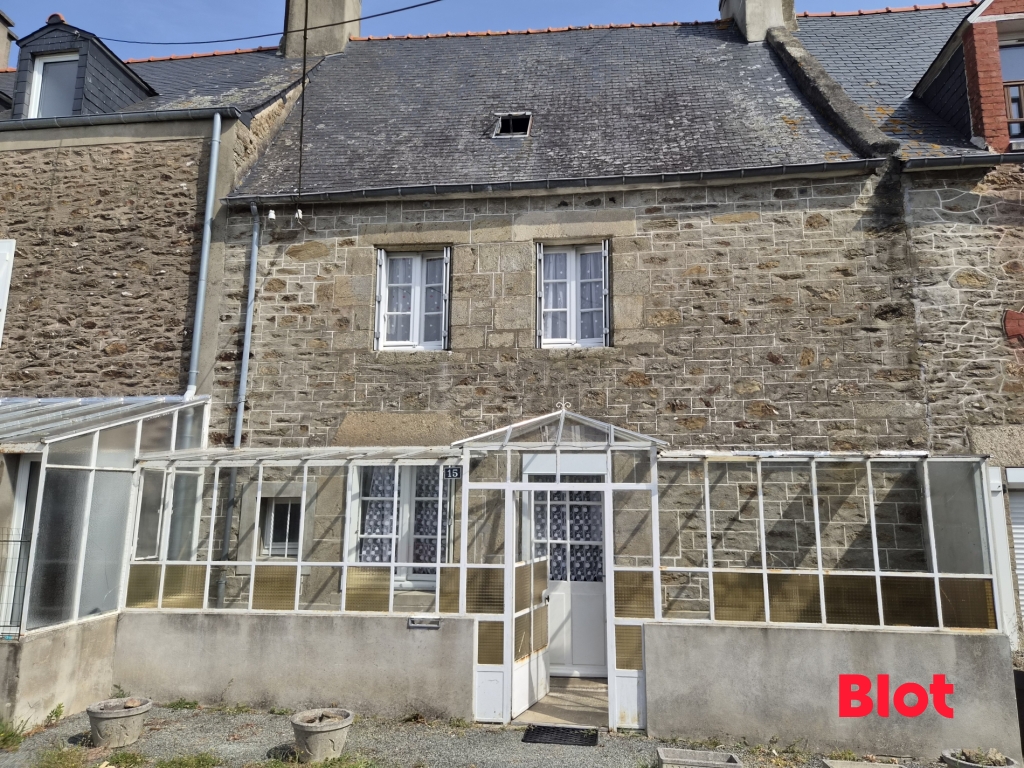 A vendre chez BLOT IMMOBILIER DINARD- Maison en pierres - LA RICHARDAIS