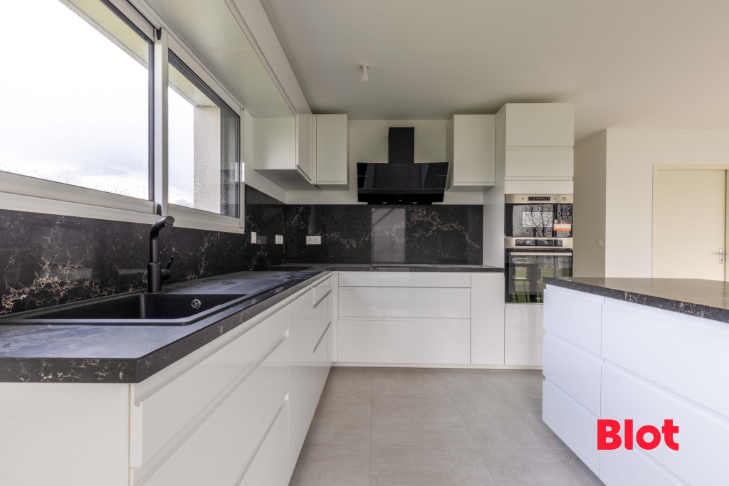 À VENDRE PAR BLOT IMMOBILIER – MONTREUIL-SUR-ILLE Maison contemporaine de 2022 – 119 m² – Calme