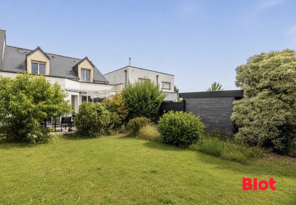 A VENDRE par BLOT à CHAVAGNE - Maison contemporaine - 5 pièces – 3 chambres - Idéal Famille