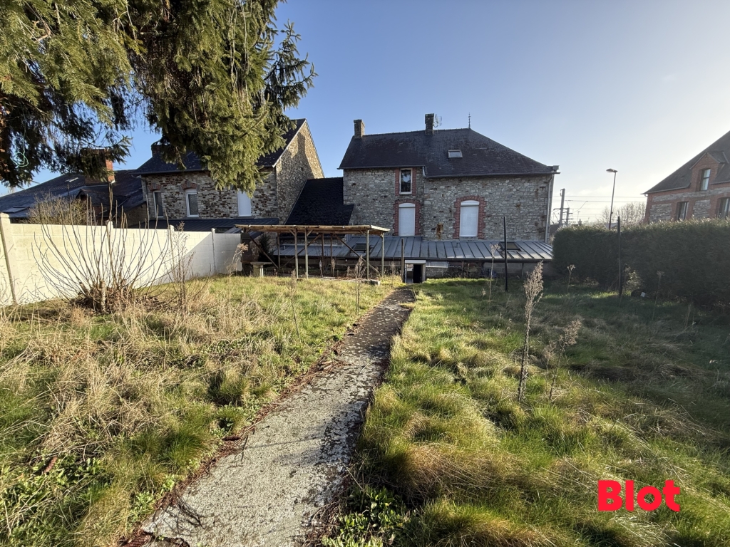 A VENDRE PAR BLOT IMMOBILIER - Immeuble à Montreuil-sur-Ille