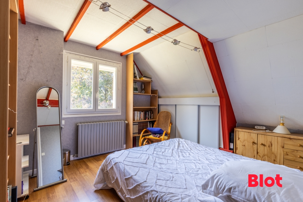 A VENDRE EN EXCLUSIVITE CHEZ BLOT IMMOBILIER - SAINT ARMEL - MAISON T6 - 130M² - TERRAIN DE  5 000M²