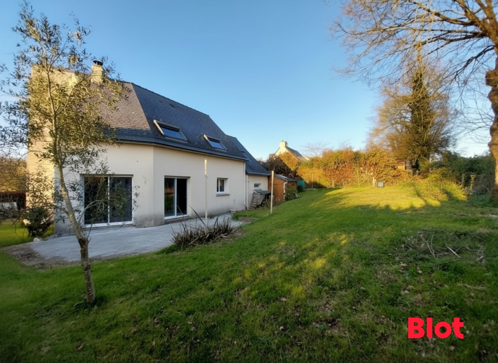 A VENDRE CHEZ BLOT IMMOBILIER - MAISON 5 CHAMBRES - JARDIN - ERCE EN LAMEE