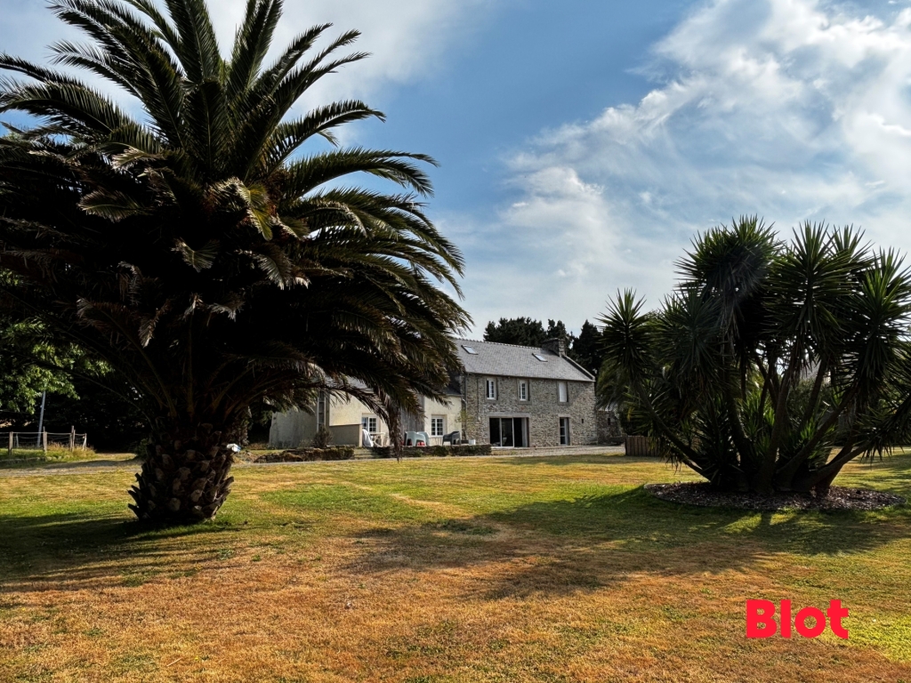 Ploumoguer - Belle maison de 170 m² - Terrain et dépendances
