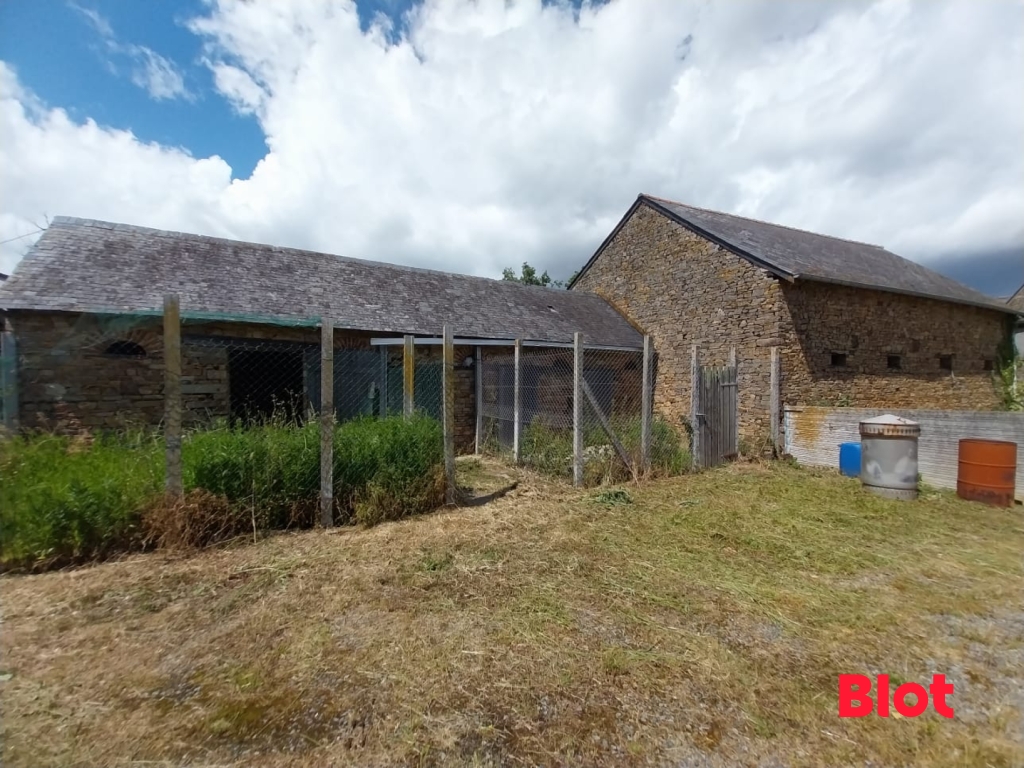 A VENDRE CHEZ BLOT IMMOBILIER BAIN DE BRETAGNE - MAISON À RÉNOVER- SION LES MINES-TERRAIN 1900M²