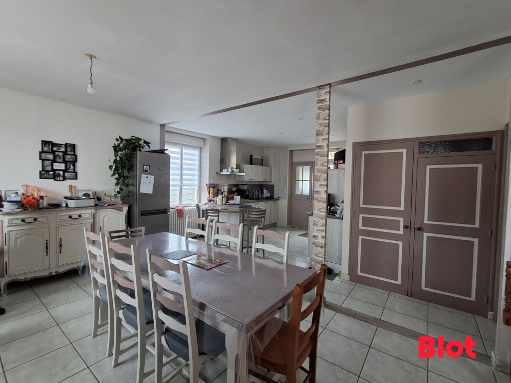 À vendre chez Blot Vitré – Charmante maison en pierre au cœur de Brielles