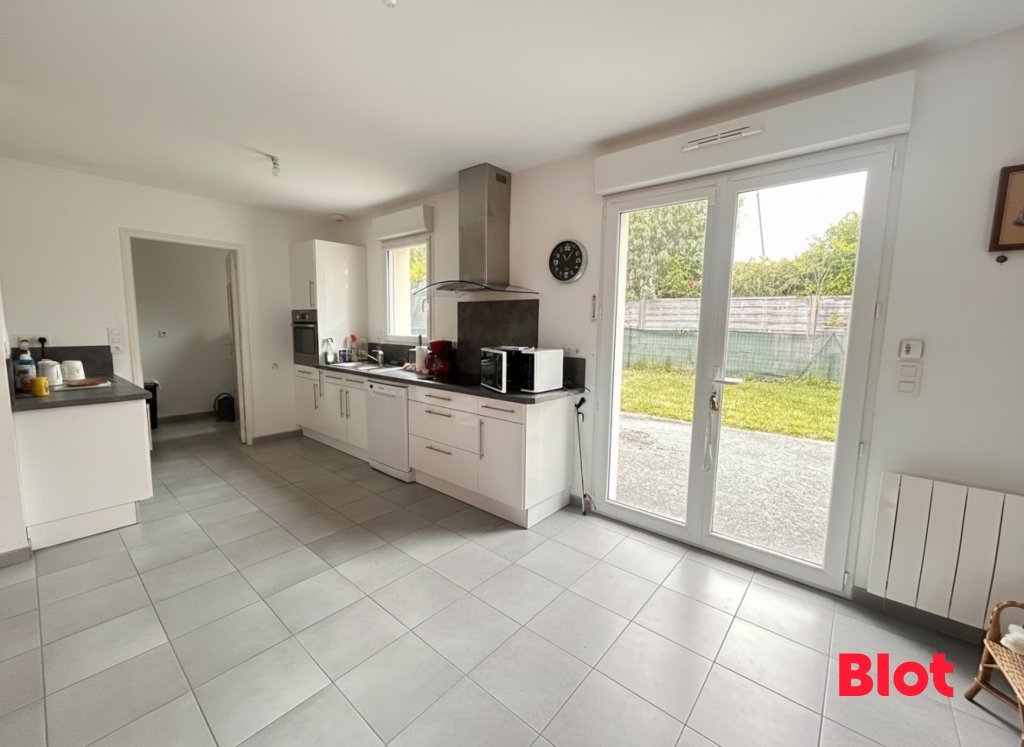 Maison de plain-pied 3 chambres avec garage et jardin, proche centre-ville
