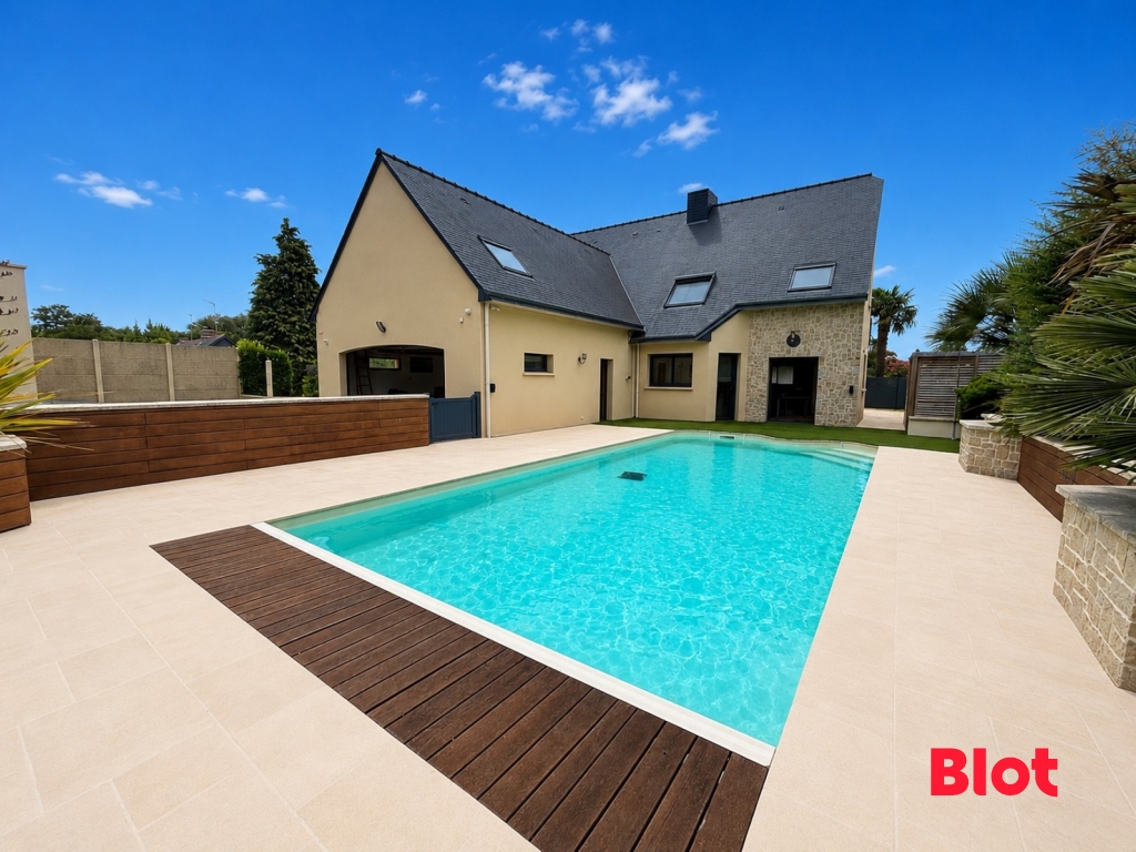 NOUVEAUTE : MAISON AVEC PISCINE A VENDRE SUR DOMLOUP PAR BLOT CHANTEPIE