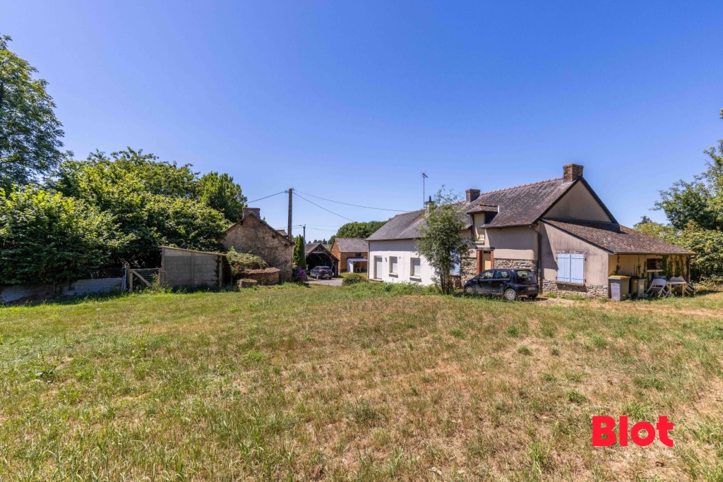 A VENDRE - Maisons et dépendances de 360m² à rénover sur un terrain de 5900m² dans un hameau d’Acign
