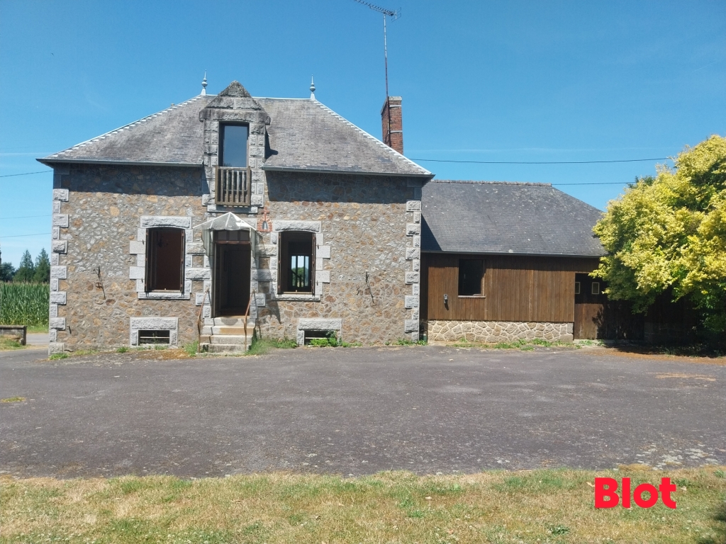Maison de 90m² à rénover - beau potentiel à villamée