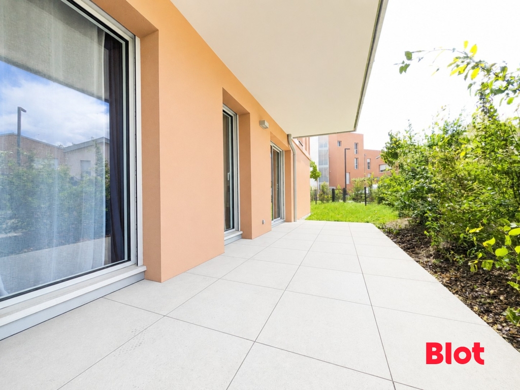 À VENDRE - Superbe T4 contemporain de 77m² en RDC avec terrasse et jardin - NOYAL-SUR-VILAINE