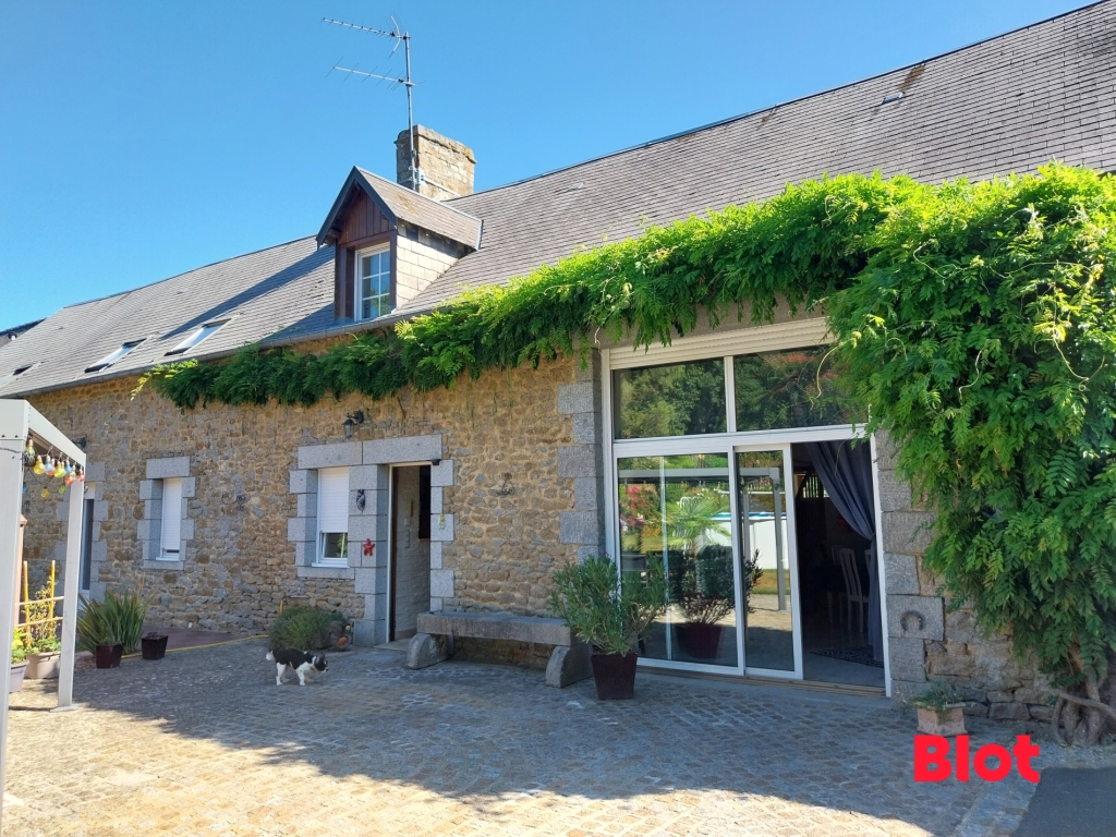 Coup de cœur longère en pierre de 195 m² le chatellier